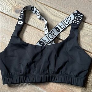 Figs scrubs sports bra size Large
